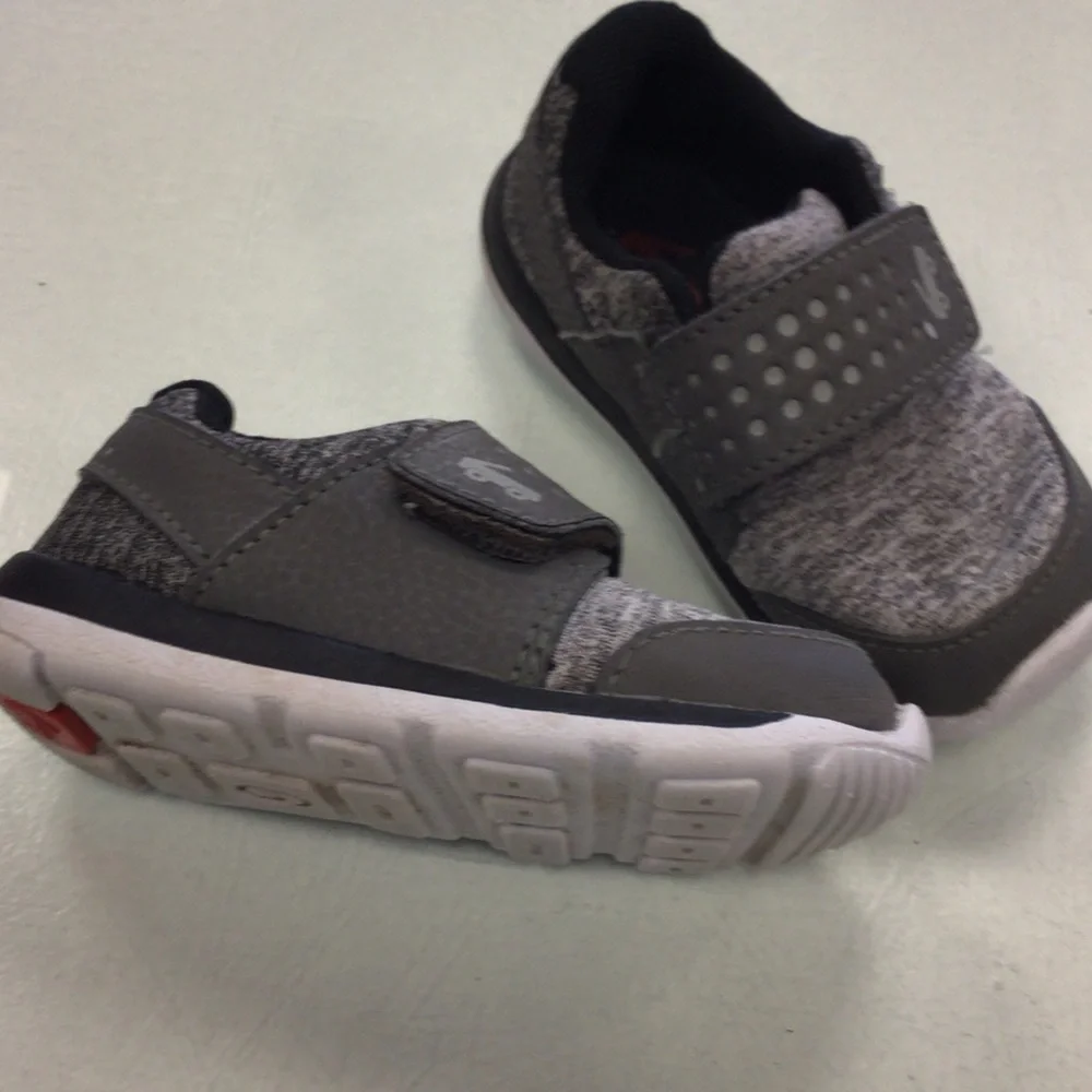 See Kai Run Kids Gray Athletic Shoes boys 6